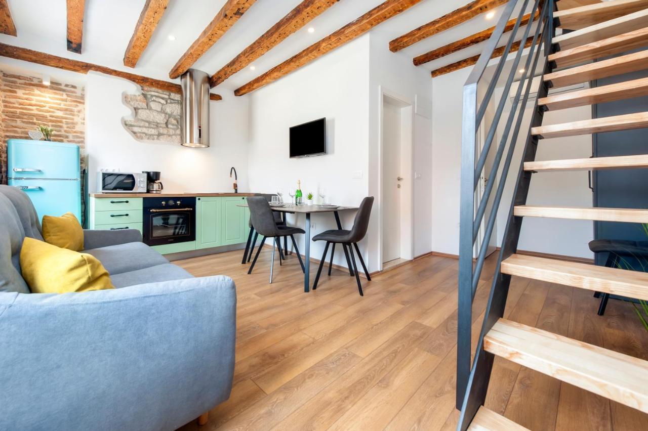 The Yellow House Apartments Rovinj Exterior photo